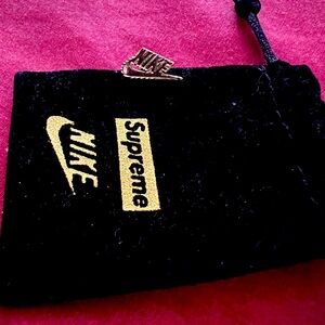 Nike SUPREME ear rings!!!